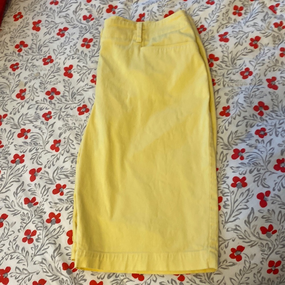 Talbots Perfect Shorts Yellow 8 10.5” Inseam